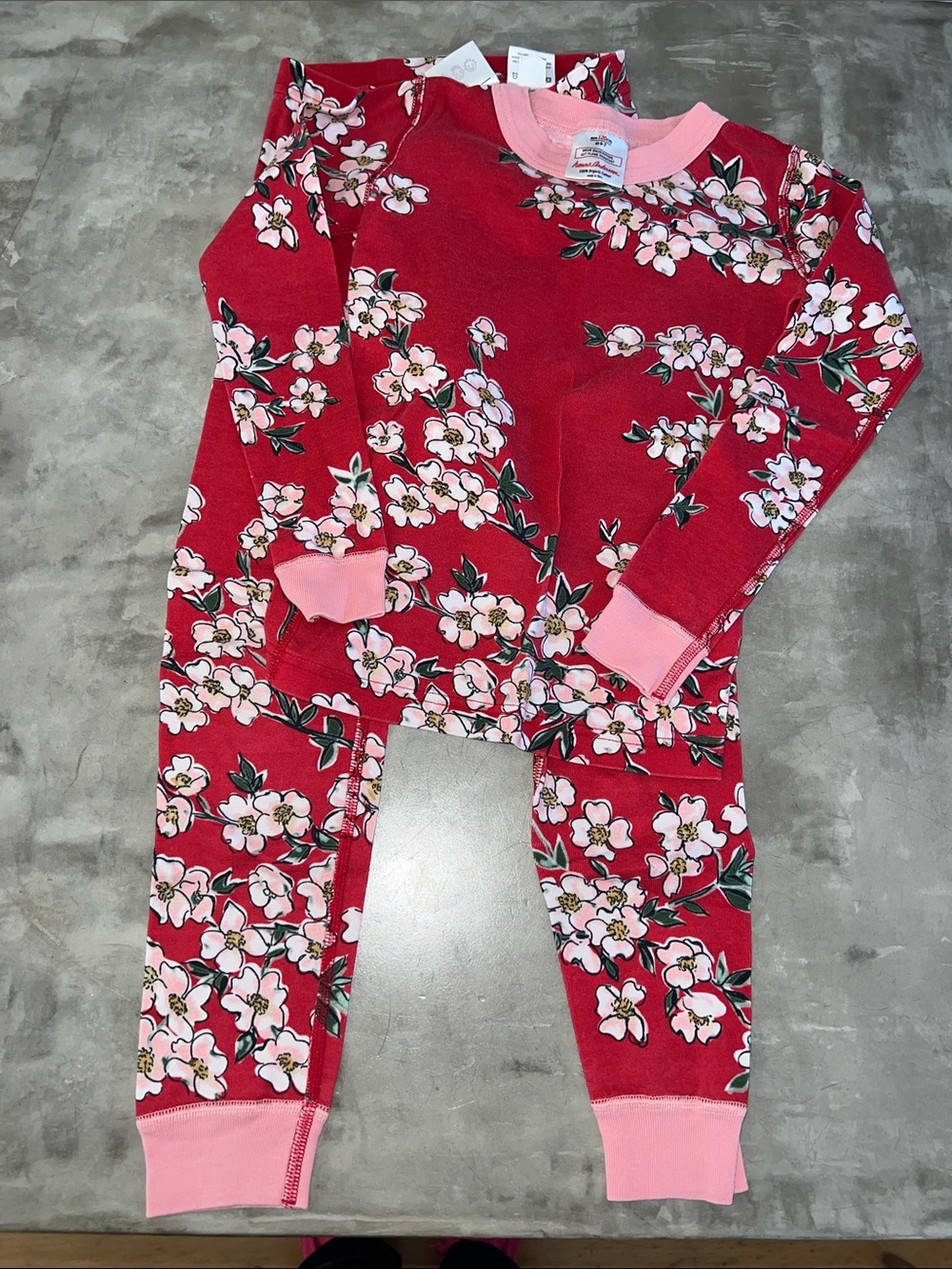Hanna Andersson Red Floral Long Sleeve Pajama set with Pink Trim 6/7y
